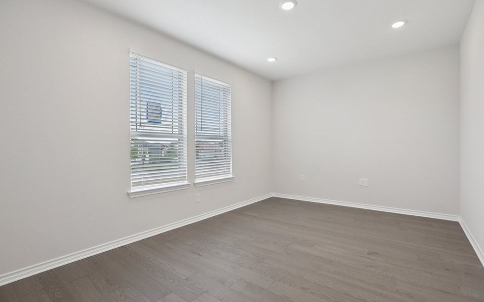 Spacious, unfurnished interior of a new home in Kissing Tree, San Marcos (Image 7).