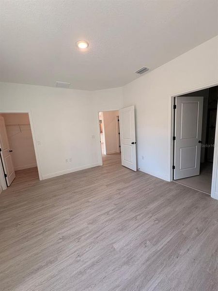 Spacious, unfurnished interior of a new home in , Citrus Springs (Image 11).