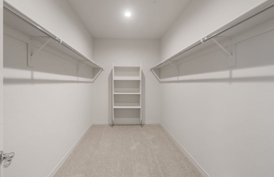 Spacious, unfurnished interior of a new home in Alamar, Avondale (Image 16).
