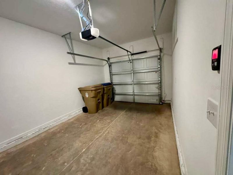 Spacious, unfurnished interior of a new home in , St. Cloud (Image 11).