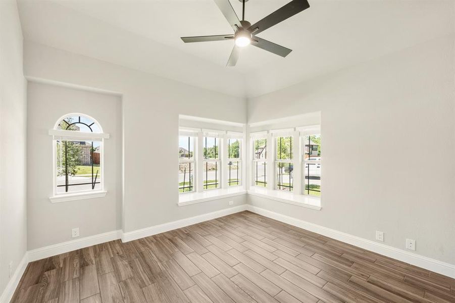 Spacious, unfurnished interior of a new home in Maplewood, Glenn Heights (Image 16).