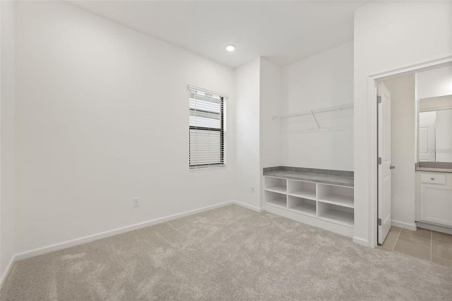 Spacious, unfurnished interior of a new home in , Orlando (Image 41).
