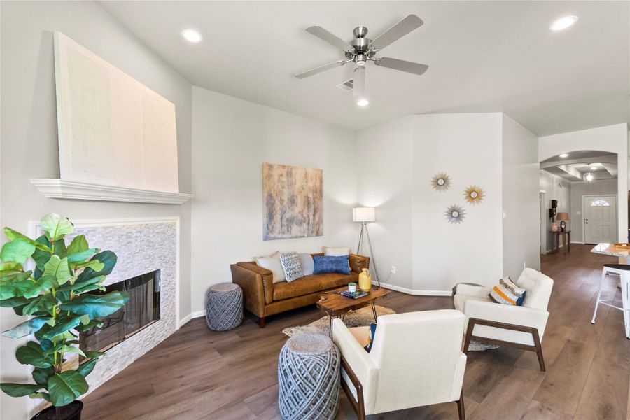 Furnished interior view inside a new home in Lexington Heights 50', Willis (Image 13).