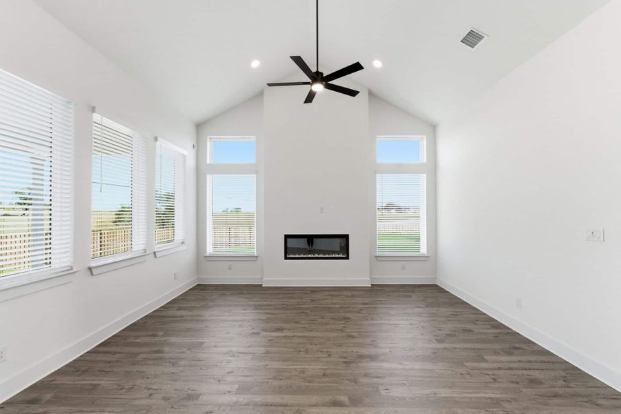Spacious, unfurnished interior of a new home in Sienna Lakes, San Antonio (Image 29). Spacious, unfurnished interior of a new home in Sienna Lakes, San Antonio (Image 29).