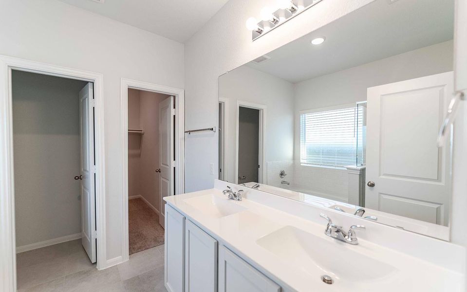 Furnished interior view inside a new home in Cielo, Conroe (Image 4).