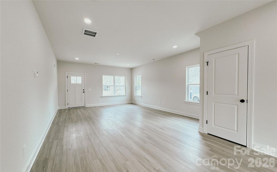Spacious, unfurnished interior of a new home in , Harrisburg (Image 15).