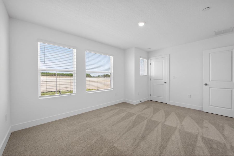 Spacious, unfurnished interior of a new home in Parkview at Hamlin, Winter Garden (Image 20).