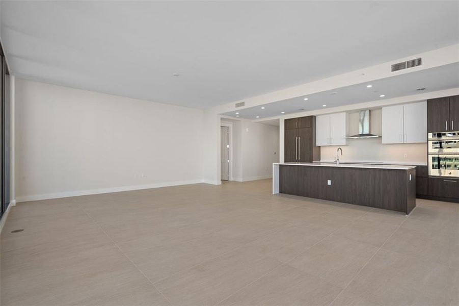 Spacious, unfurnished interior of a new home in , St. Petersburg (Image 16).