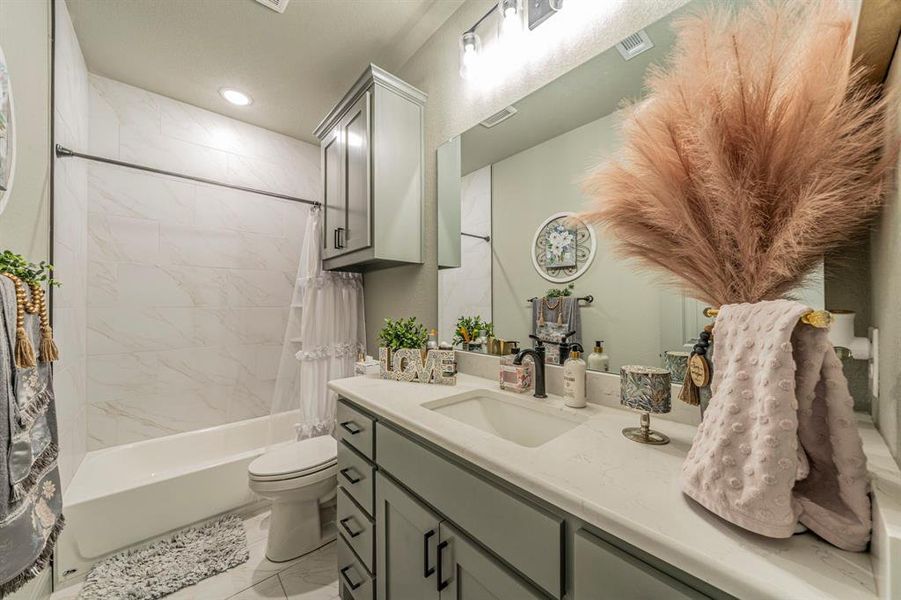 Furnished interior view inside a new home in , Weatherford (Image 18).