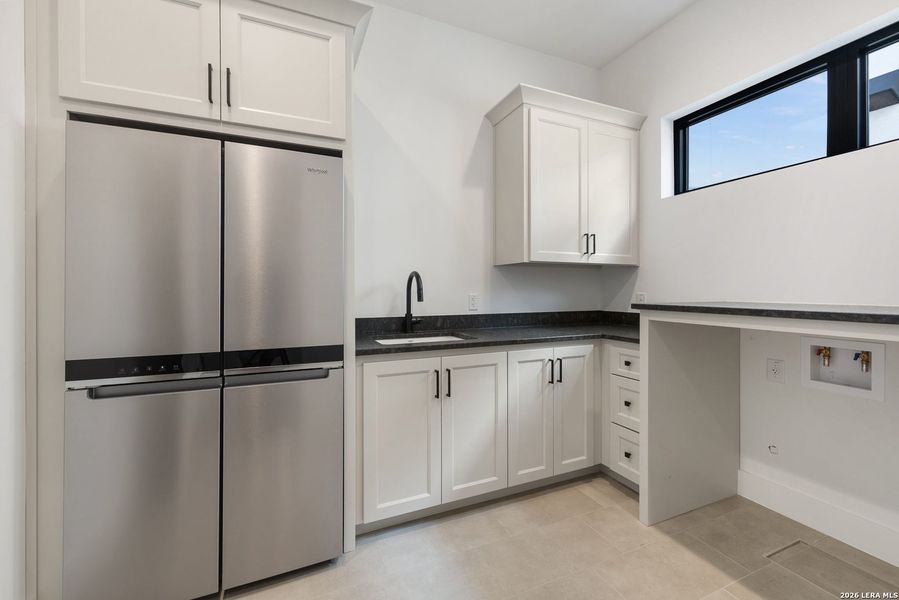 Furnished interior view inside a new home in , Kingsland (Image 27).