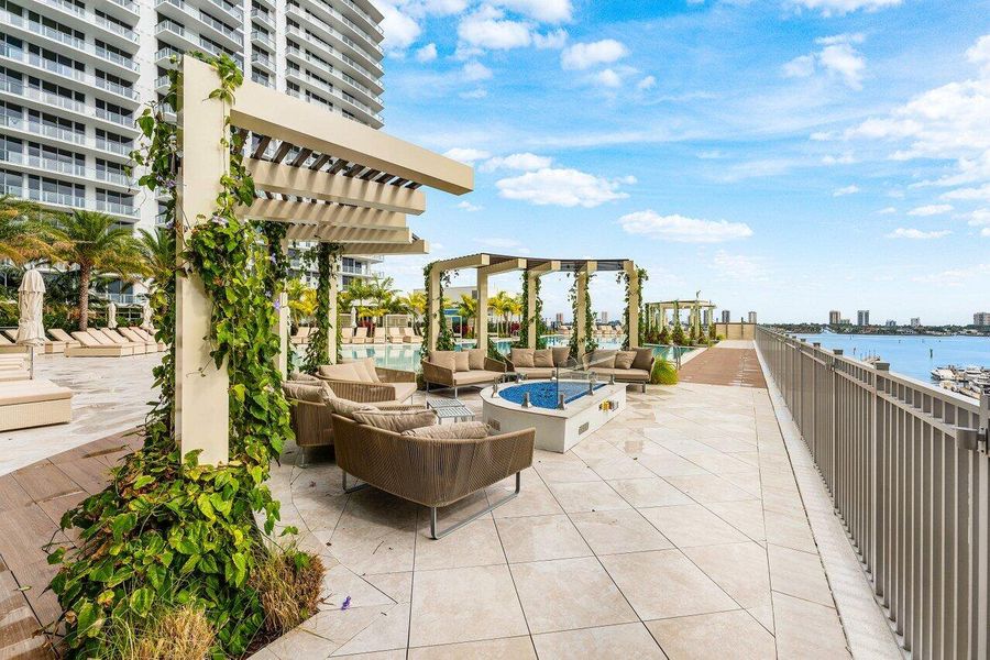 057-220LakeShoreDrive-1415-LakePark-FL-3