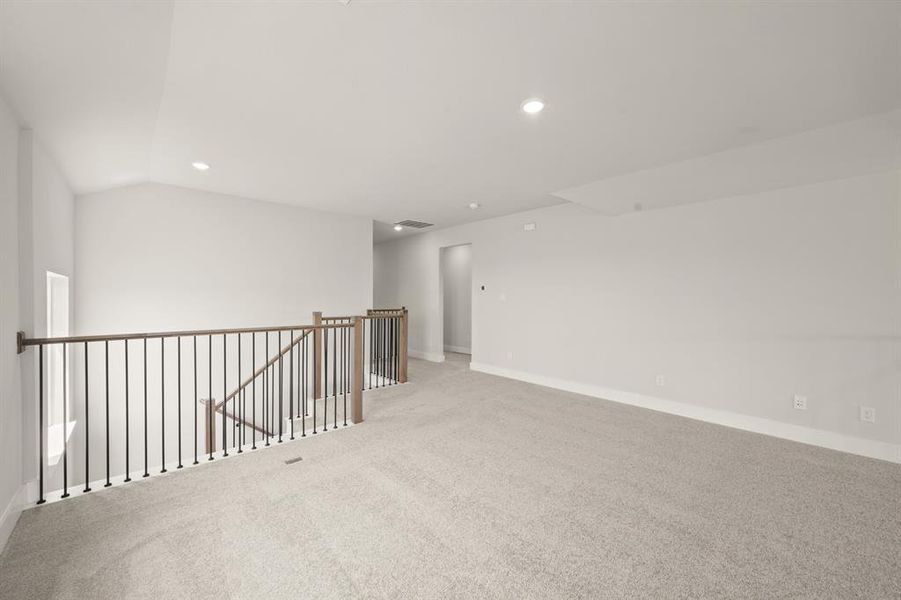 1724 Nesting Robin- Loft-7116