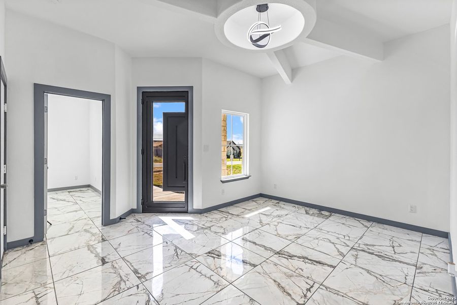 Spacious, unfurnished interior of a new home in , San Antonio (Image 15).