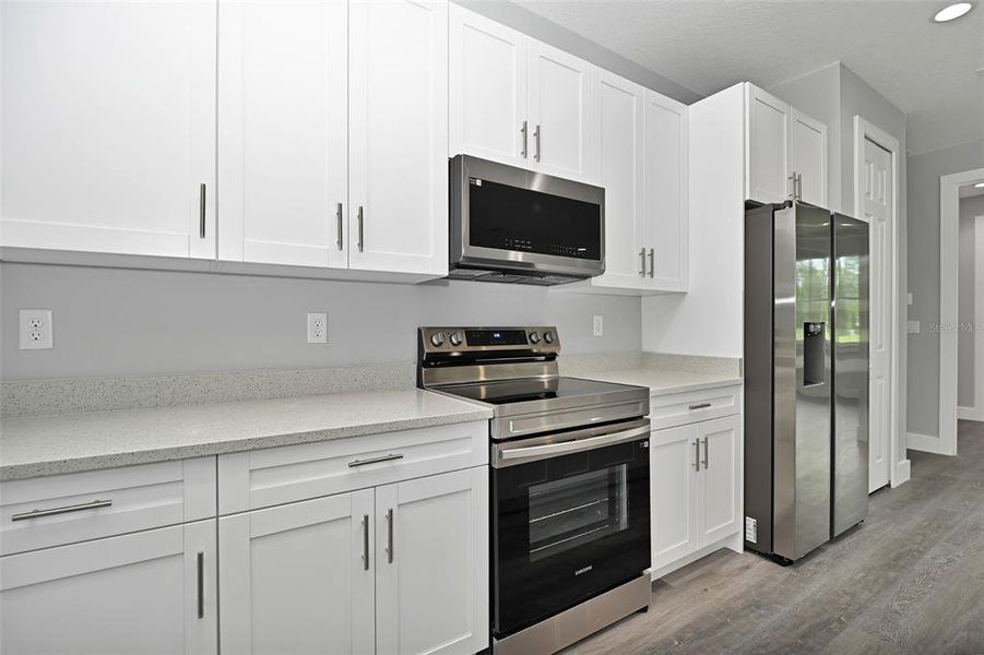 Stove, Microwave & Refrigerator View