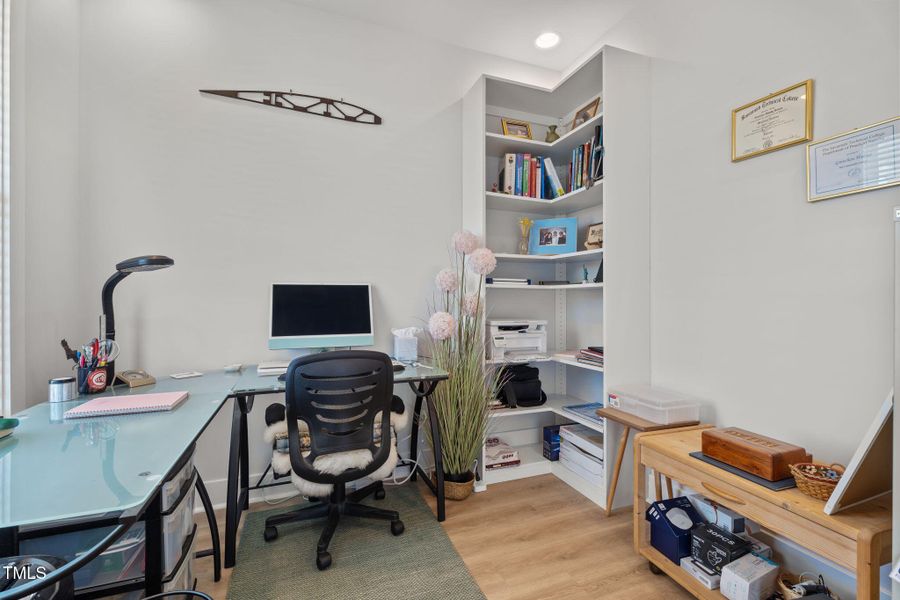 1753 Birdhaven- office 1