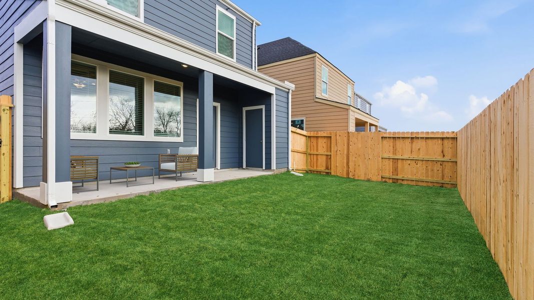 Exterior details and patio area of a home in Murphy Village, Missouri City (Image 21).
