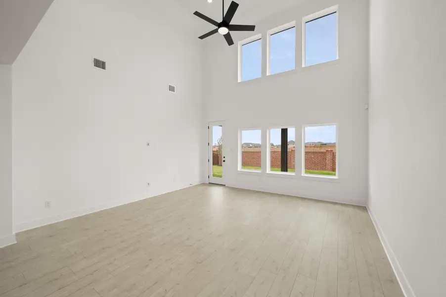 Spacious, unfurnished interior of a new home in Wildflower Ranch, Fort Worth (Image 21). Spacious, unfurnished interior of a new home in Wildflower Ranch, Fort Worth (Image 21).