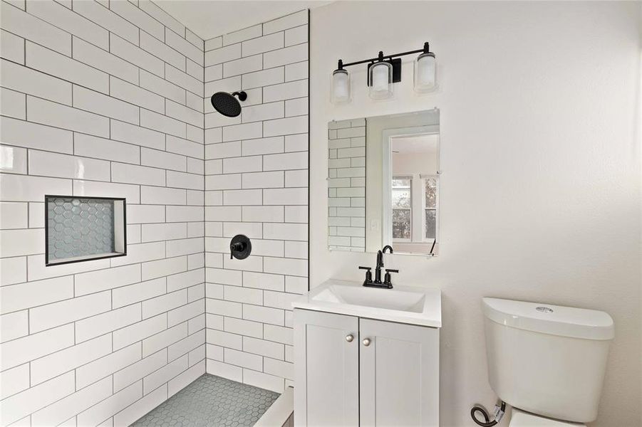 Furnished interior view inside a new home in , Brownwood (Image 7).