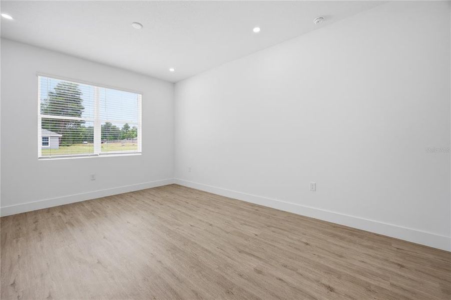Spacious, unfurnished interior of a new home in , Ocala (Image 18).