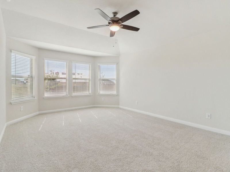 Spacious, unfurnished interior of a new home in Fox Falls, Boerne (Image 20).
