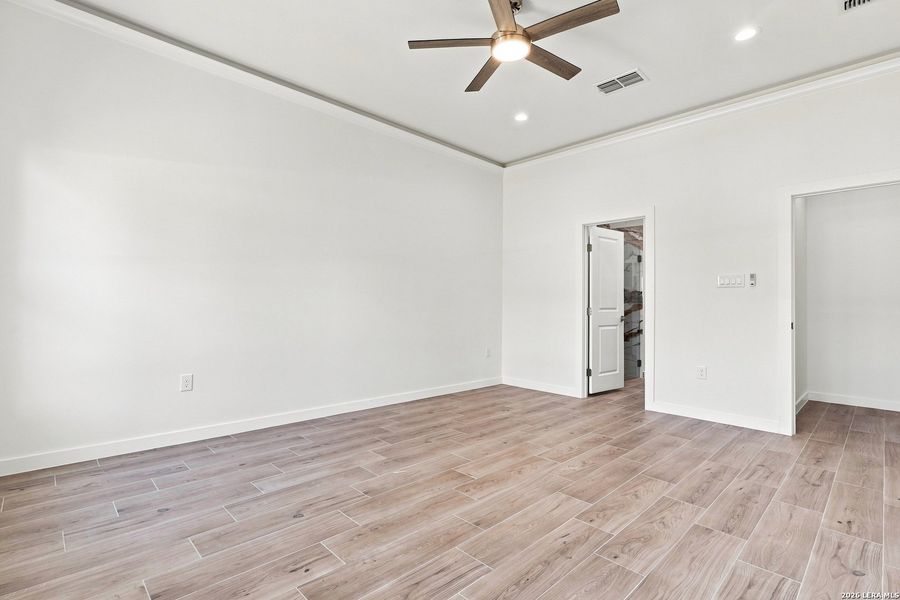 Spacious, unfurnished interior of a new home in , Selma (Image 36).