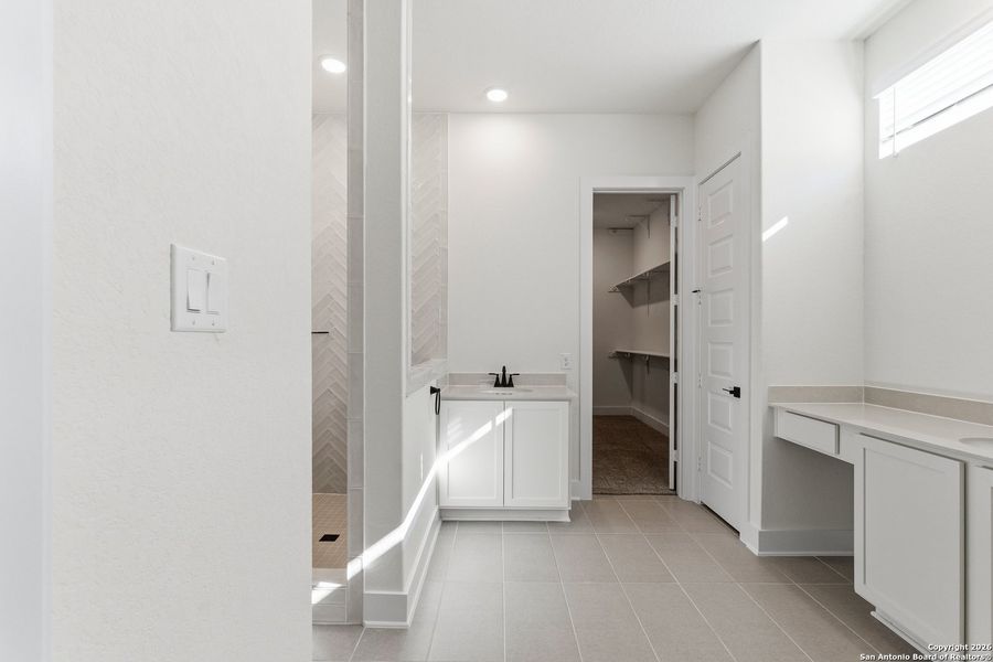 Furnished interior view inside a new home in Buffalo Crossing, Cibolo (Image 11).