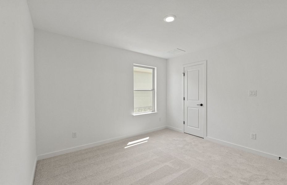 Spacious, unfurnished interior of a new home in Wolf Ranch, Georgetown (Image 21).
