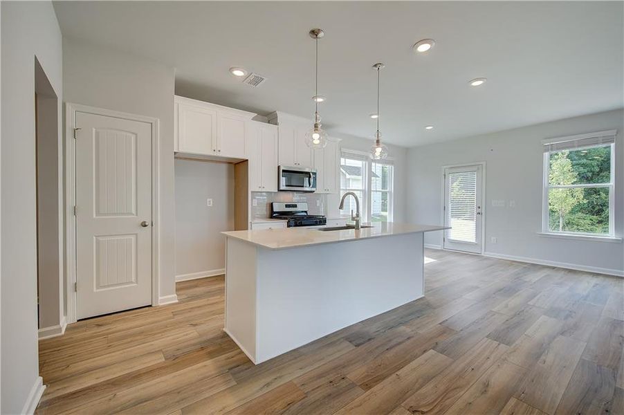 Furnished interior view inside a new home in Abbotts Crossing, Conyers (Image 8).