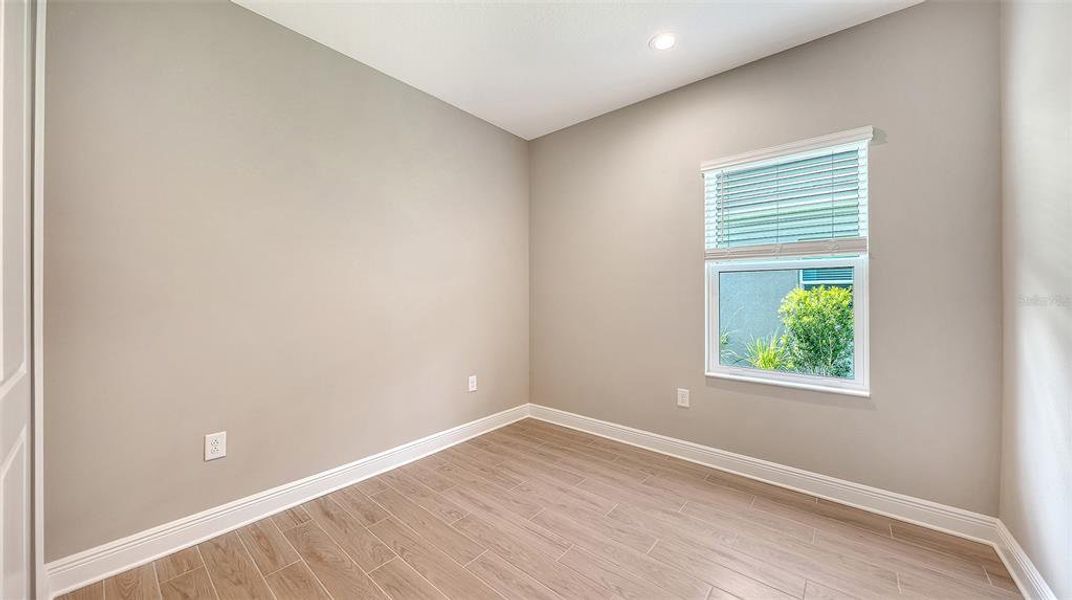 Spacious, unfurnished interior of a new home in Palmera, Venice (Image 26). Spacious, unfurnished interior of a new home in Palmera, Venice (Image 26).