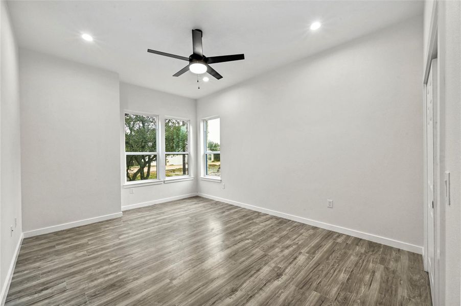 Spacious, unfurnished interior of a new home in , Horseshoe Bay (Image 12).