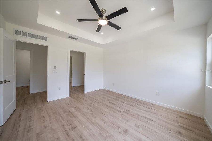 Spacious, unfurnished interior of a new home in , Williston (Image 35).