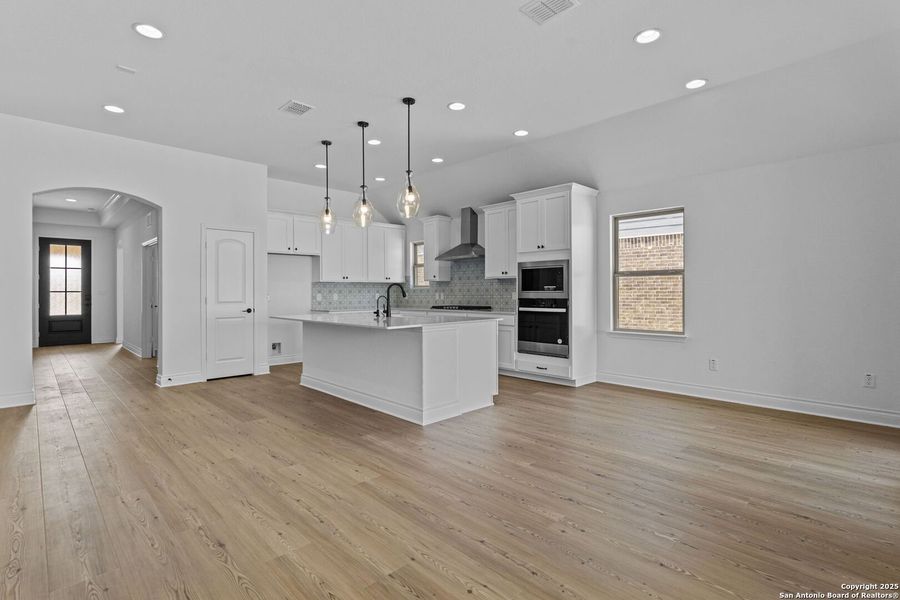 Spacious, unfurnished interior of a new home in Davis Ranch, San Antonio (Image 15). Spacious, unfurnished interior of a new home in Davis Ranch, San Antonio (Image 15).