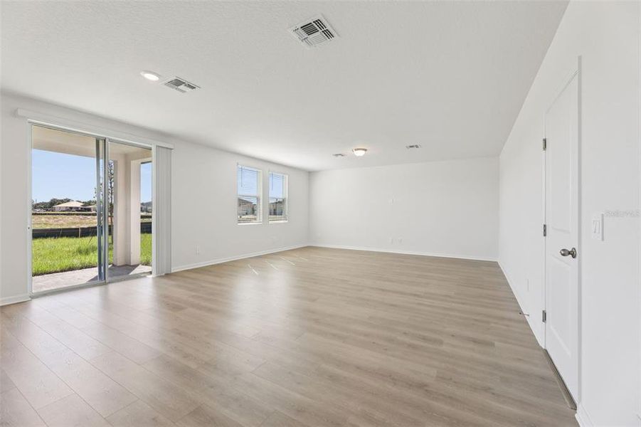 Spacious, unfurnished interior of a new home in Crosswinds - Signature Series, Haines City (Image 33).