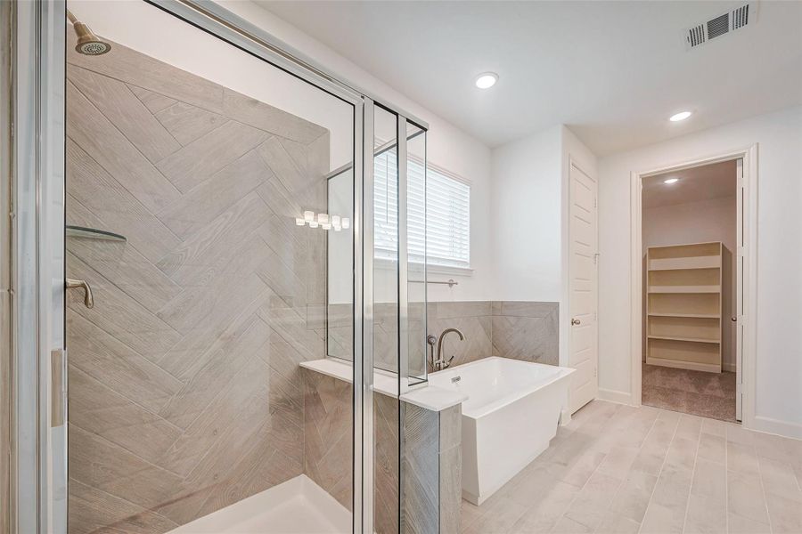 Furnished interior view inside a new home in Lago Mar, Texas City (Image 8).