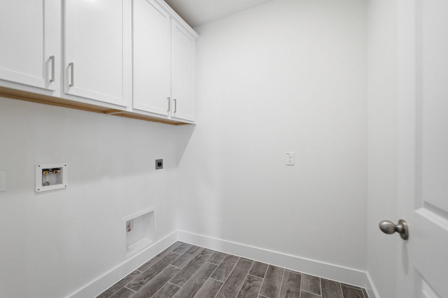 Spacious, unfurnished interior of a new home in Ashland, Angleton (Image 23).