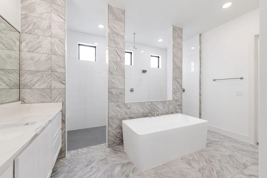 Lynmar II D Primary bath Lynmar II D Primary bath