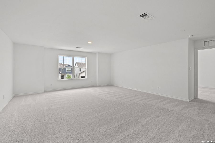 Spacious, unfurnished interior of a new home in Vista Real, Converse (Image 27).