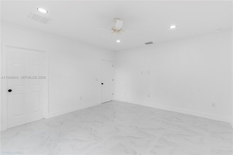 Spacious, unfurnished interior of a new home in , Lehigh Acres (Image 17).