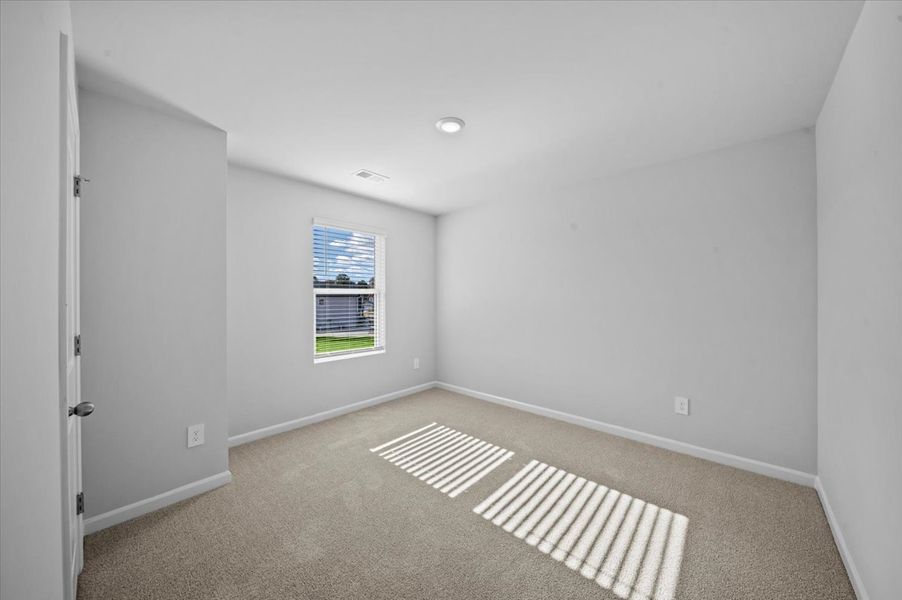 Spacious, unfurnished interior of a new home in Village at White Pine, Pendleton (Image 13).