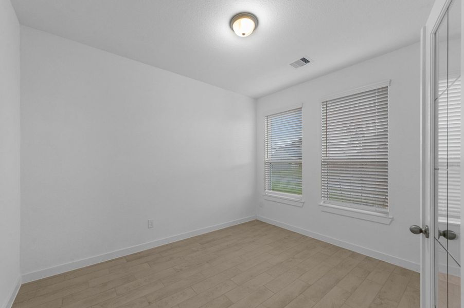 Spacious, unfurnished interior of a new home in Briarwood Crossing, Rosenberg (Image 23).