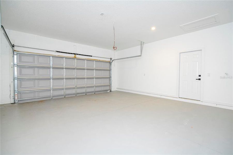 Spacious, unfurnished interior of a new home in , Orlando (Image 23).