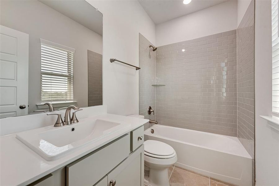 Furnished interior view inside a new home in Wade Settlement Townhomes, Frisco (Image 8).