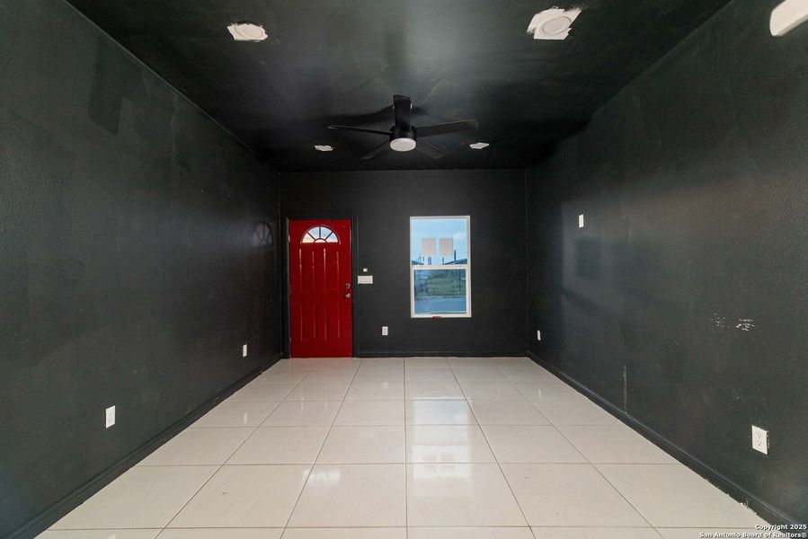 Spacious, unfurnished interior of a new home in , Edinburg (Image 11).