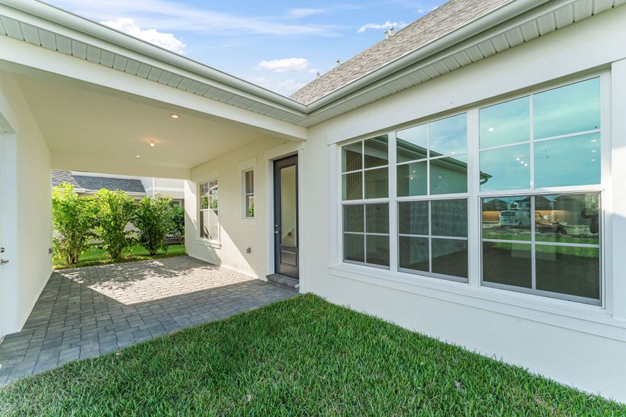 Representative exterior details of a home built from the Zinnia by Mattamy Homes in Newfield, Palm City (Image 3).