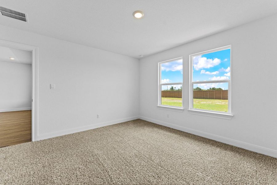 Spacious, unfurnished interior of a new home in Railhead, Cedar Creek (Image 26).
