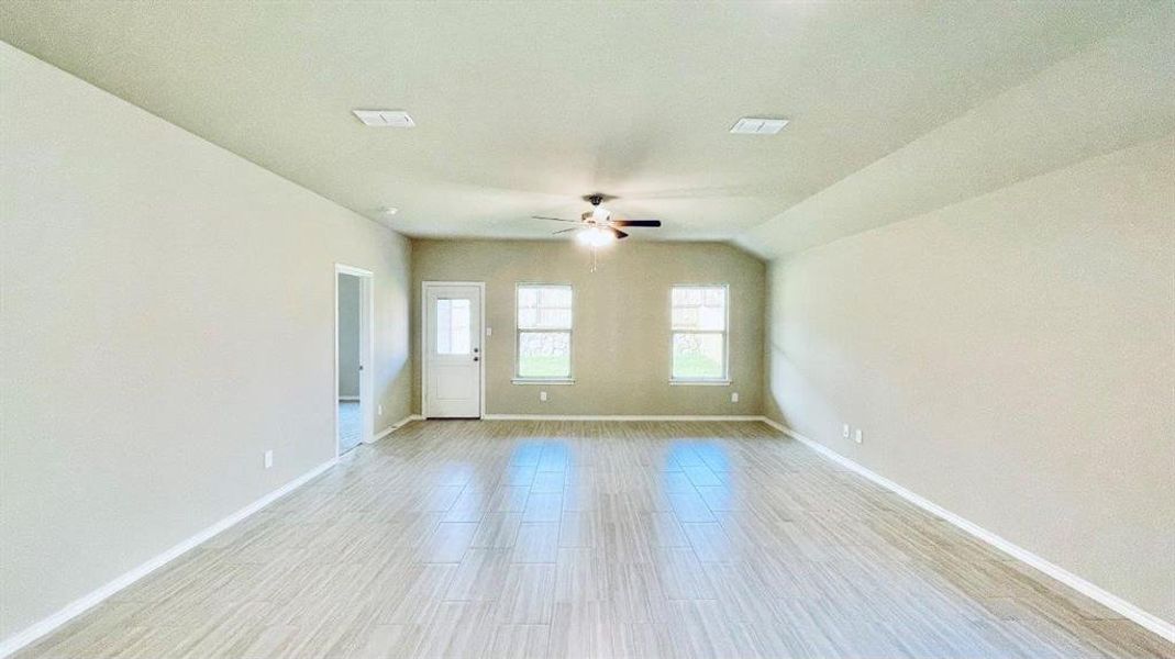 Spacious, unfurnished interior of a new home in Sunnycreek, Fort Worth (Image 4). Spacious, unfurnished interior of a new home in Sunnycreek, Fort Worth (Image 4).