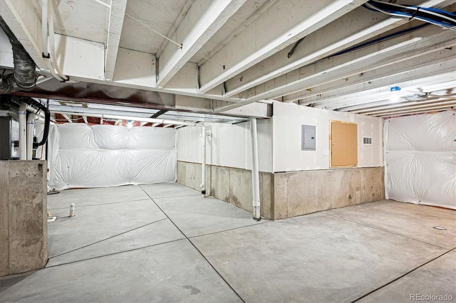 Non-inhabitable space w/645 sq ft for storage Non-inhabitable space w/645 sq ft for storage