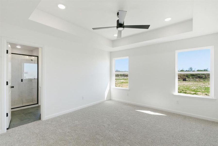 Spacious, unfurnished interior of a new home in , Lipan (Image 14).
