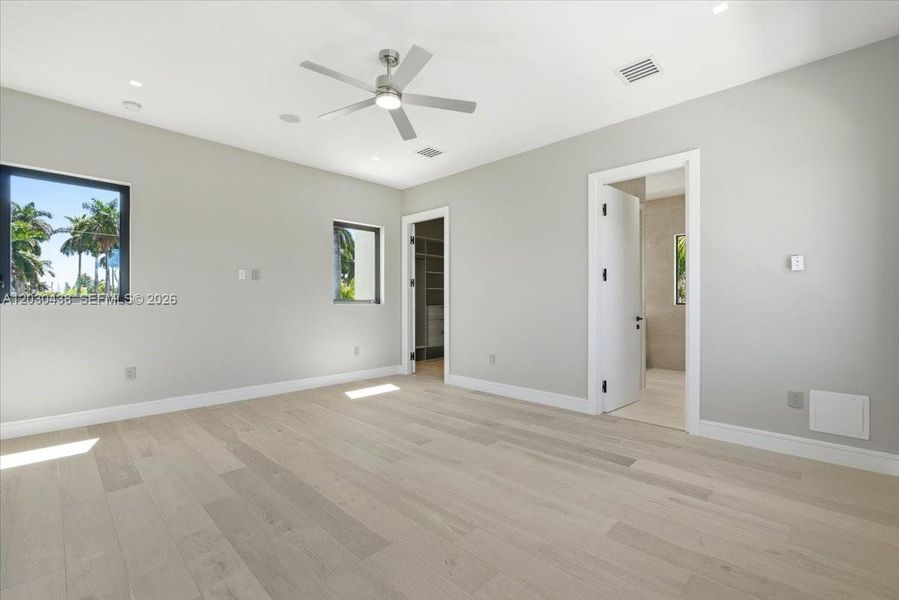 Spacious, unfurnished interior of a new home in , Hollywood (Image 45).