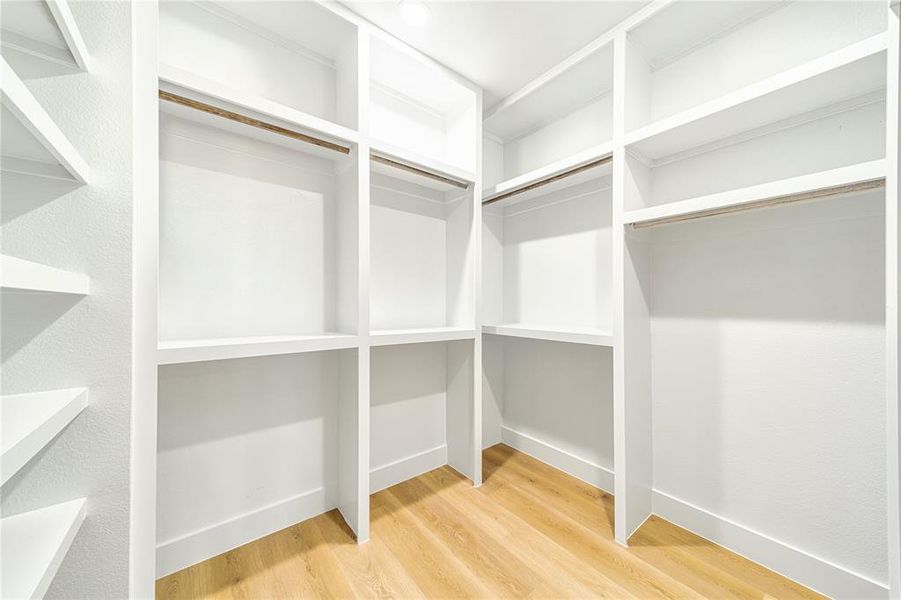 Spacious, unfurnished interior of a new home in , Dallas (Image 24).